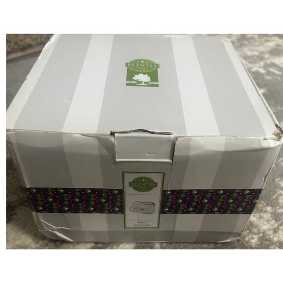 Scentsy Above the Clouds Warmer July 2021 (NWT) - Picture 2 of 5